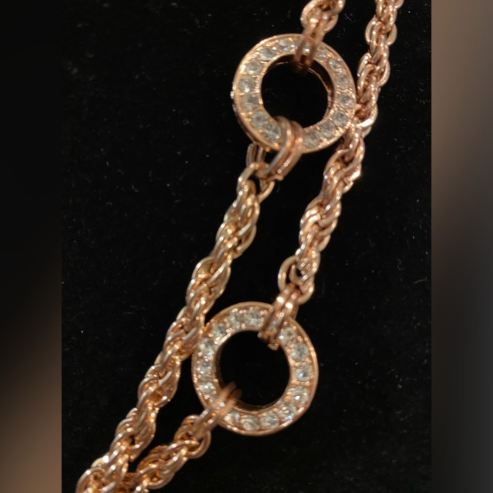 🌹🌹Rose tone necklace with rhinestone circles